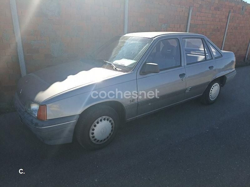 Usado Opel Kadett S 82 CV (60 kW) 1990 Gris / plata Berlina
