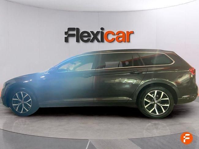 Usado VW Passat R-line 150 CV (110 kW) 2022 Negro Familiar