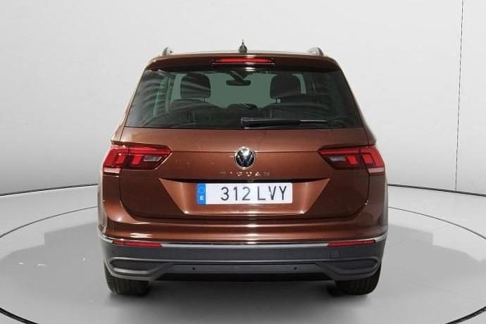 Usado VW Tiguan Life 122 CV (89 kW) 2022 Negro SUV