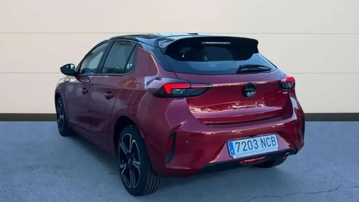 Usado Opel Corsa 110 CV (80 kW) 2025 Rojo Utilitario