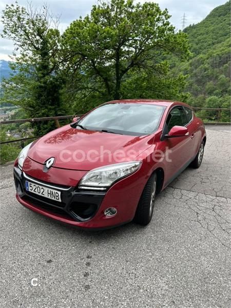 Rojo Usado 2012 Renault Mégane III Dynamique Berlina | 5390 € (Buen precio) - Imagen 1/4