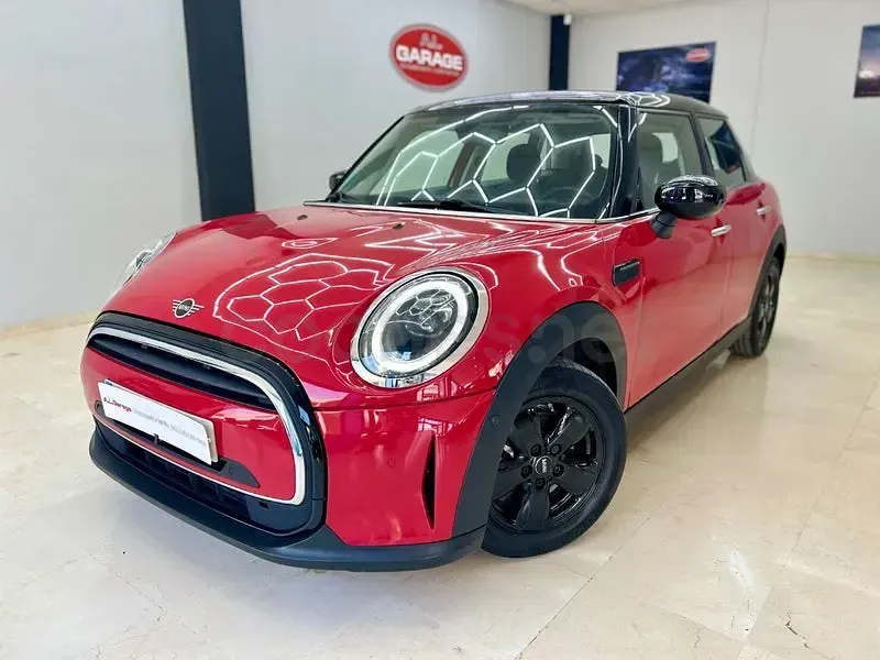 Usado Mini ONE 102 CV (75 kW) 2022 Rojo Utilitario