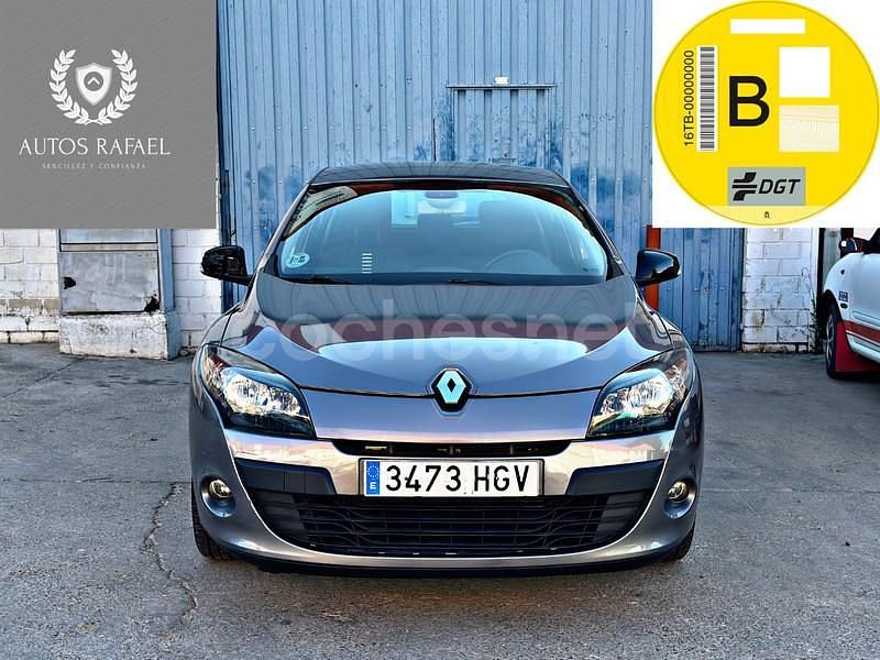 Gris / plata Usado 2011 Renault Mégane III Dynamique Berlina | 3990 € (Buen precio) - Imagen 1/4