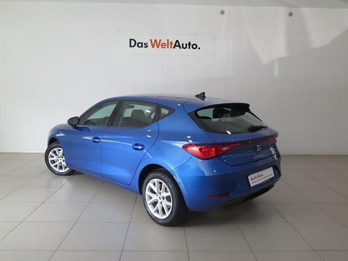 Begagnad Seat Leon Style 116 HK (85 kW) 2024 Blå Sedan
