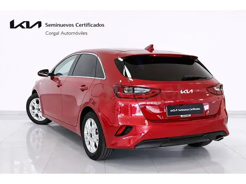 Usado Kia Ceed 100 CV (73 kW) 2022 Rojo Utilitario