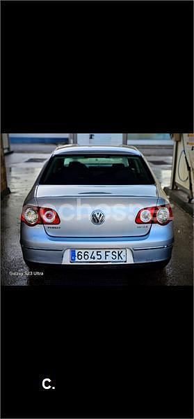 Gris / plata Usado 2007 VW Passat Advance Berlina | 3495 € (Buen precio) - Imagen 1/1