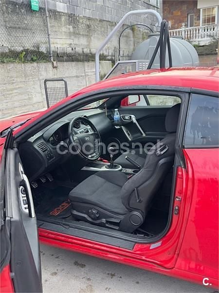 Usado Hyundai Coupé 143 CV (105 kW) 2002 Rojo Coupe