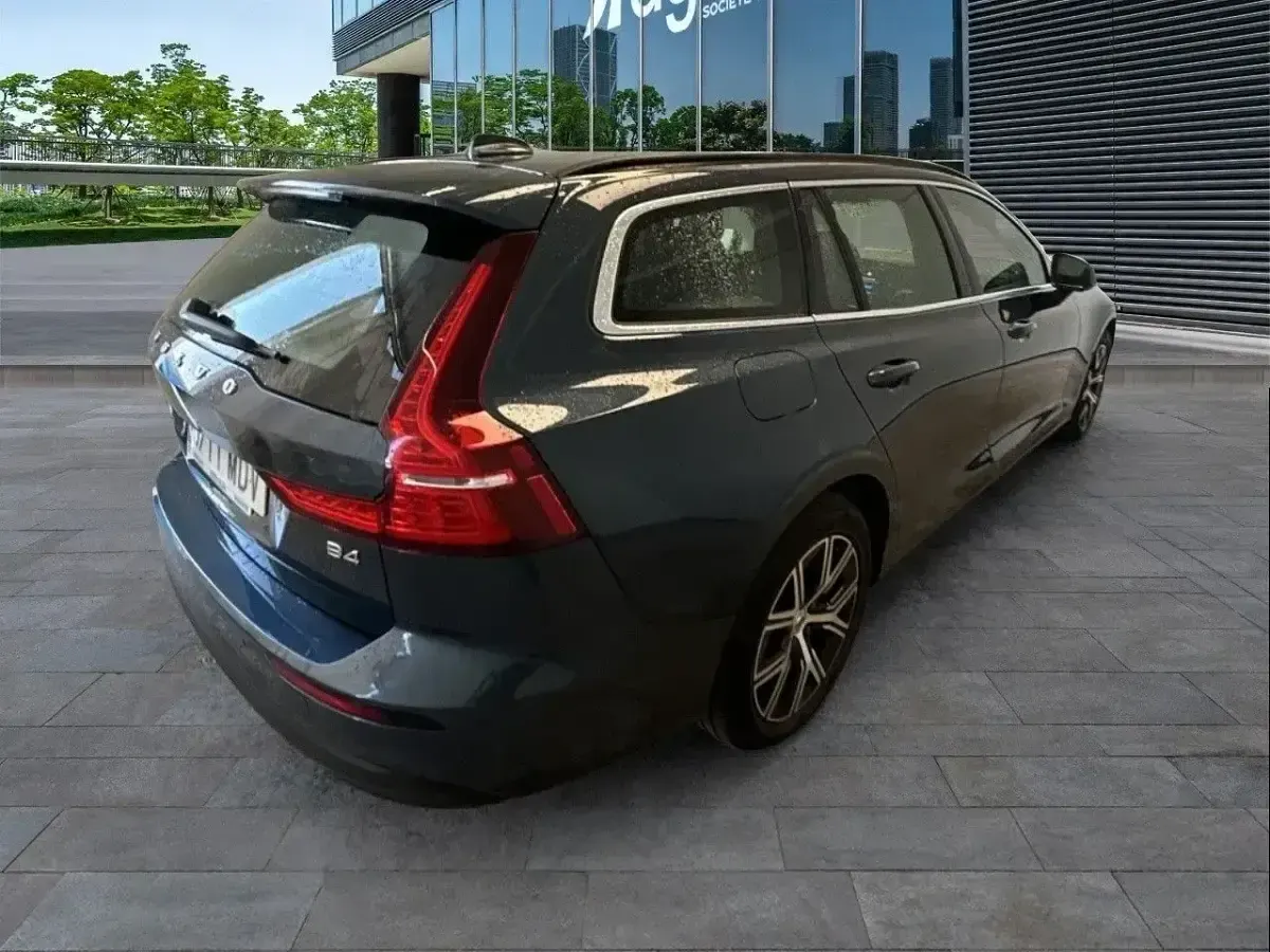 Usado Volvo V60 Core 197 CV (144 kW) 2023 Azul Familiar