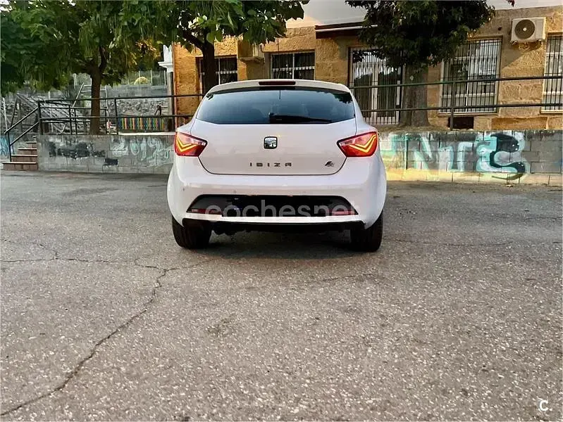 Usado Seat Ibiza SC FR 143 CV (105 kW) 2013 Blanco Utilitario