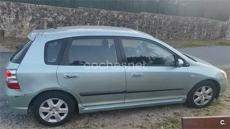 Usado Honda Civic ES 100 CV (73 kW) 2004 Gris / plata Berlina