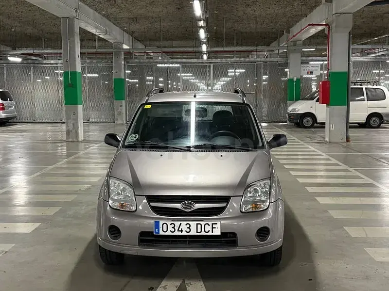 Usado Suzuki Ignis 69 CV (50 kW) 2005 Gris / plata Utilitario