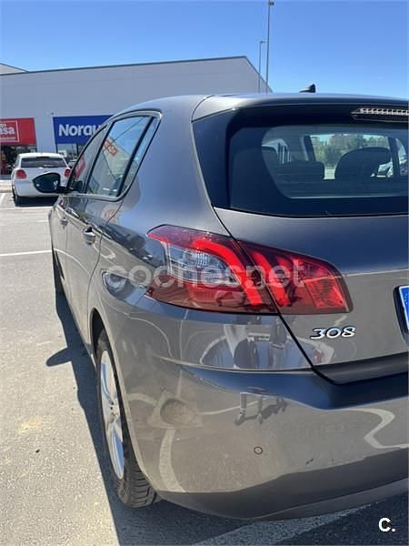 Käytetty Peugeot 308 Active 110 HP (80 kW) 2017 Harmaa Sedan