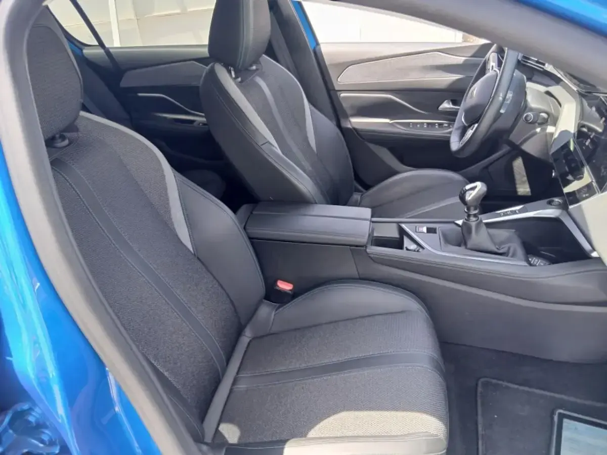 Usado Peugeot 308 Active 131 CV (96 kW) 2022 Azul