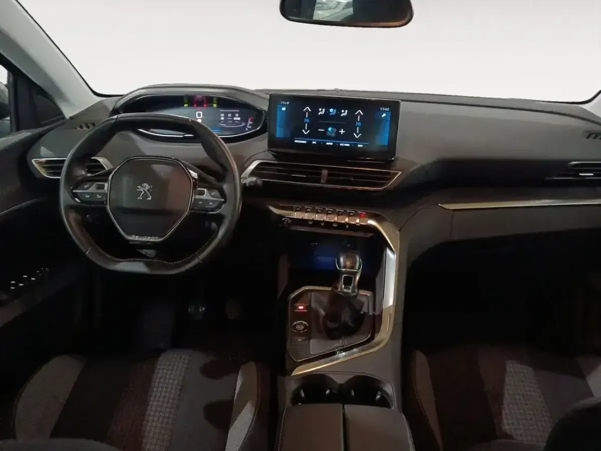 Usado Peugeot 3008 Active 131 CV (96 kW) 2021 Gris SUV