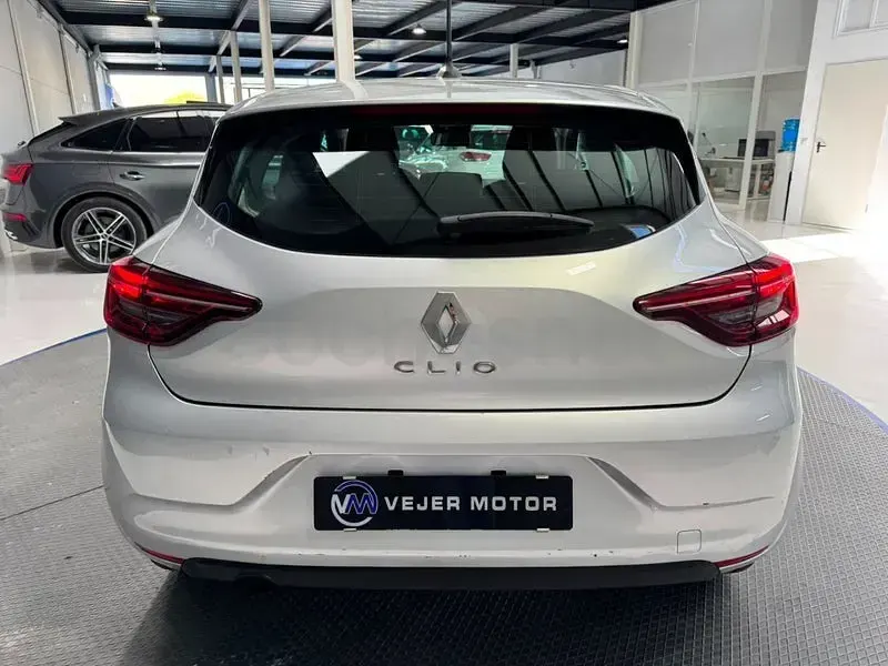 Usado Renault Clio V Zen 85 CV (62 kW) 2020 Gris / plata Berlina