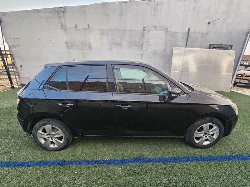 Usado Skoda Fabia 75 CV (55 kW) 2016 Negro Familiar