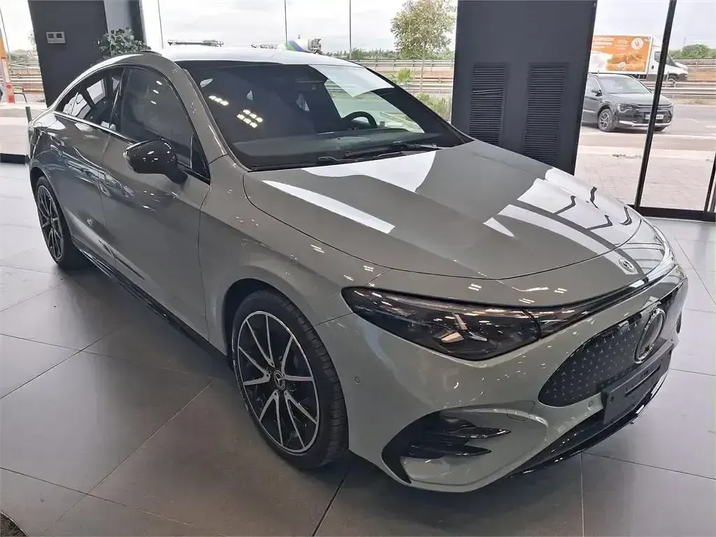 Nuevo Mercedes CLA 250+ 200 kW (272 CV) 2026 Gris Berlina
