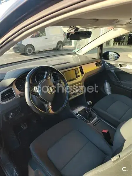 Usado VW Golf Sportsvan Advance 125 CV (91 kW) 2017 Negro Monovolumen