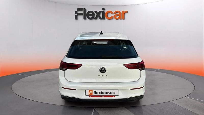 Usado VW Golf VIII 110 CV (80 kW) 2021 Blanco Familiar