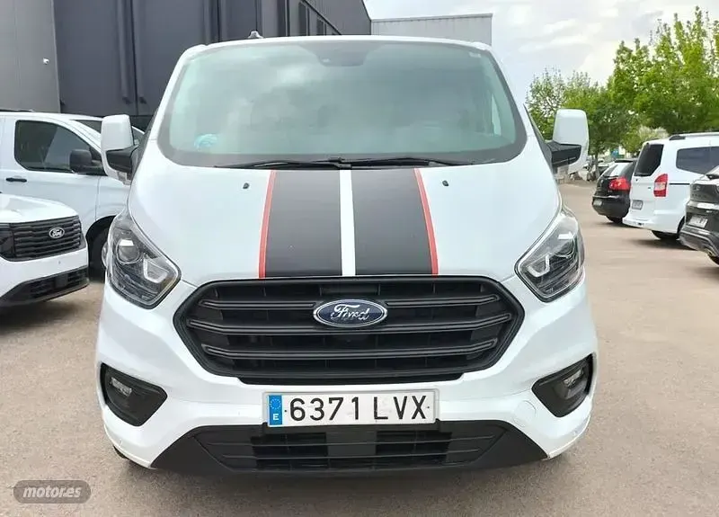 Usado Ford Tourneo Custom Trend 130 CV (95 kW) 2022 Blanco Van