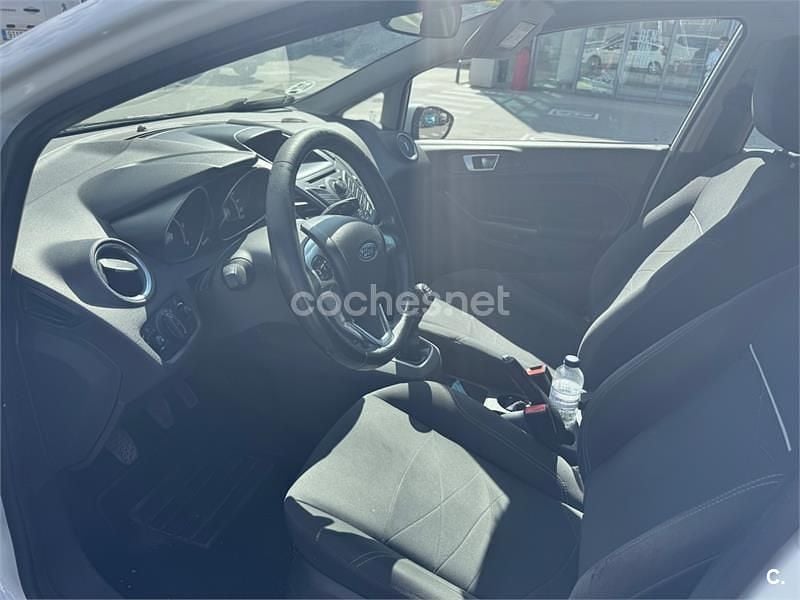 Usado Ford Fiesta Trend 75 CV (55 kW) 2014 Blanco Utilitario