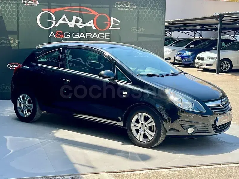 Usado Opel Corsa Selective 95 CV (69 kW) 2011 Negro Utilitario