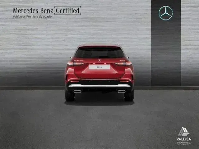 Usado Mercedes GLA220 190 CV (139 kW) 2024 Manufaktur rojo patagonia SUV