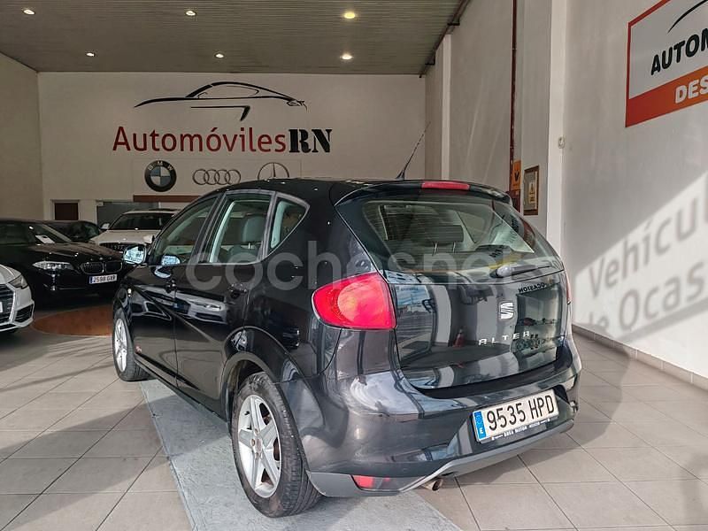Usado Seat Altea Reference 105 CV (77 kW) 2013 Negro Monovolumen