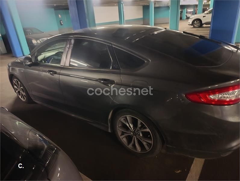 Usado Ford Mondeo ST-Line 150 CV (110 kW) 2019 Gris / plata Berlina