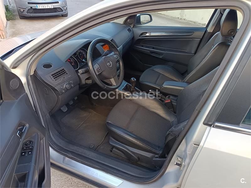 Gris / plata Usado 2005 Opel Astra Cosmo Berlina | 3500 € (Caro) - Imagen 1/4