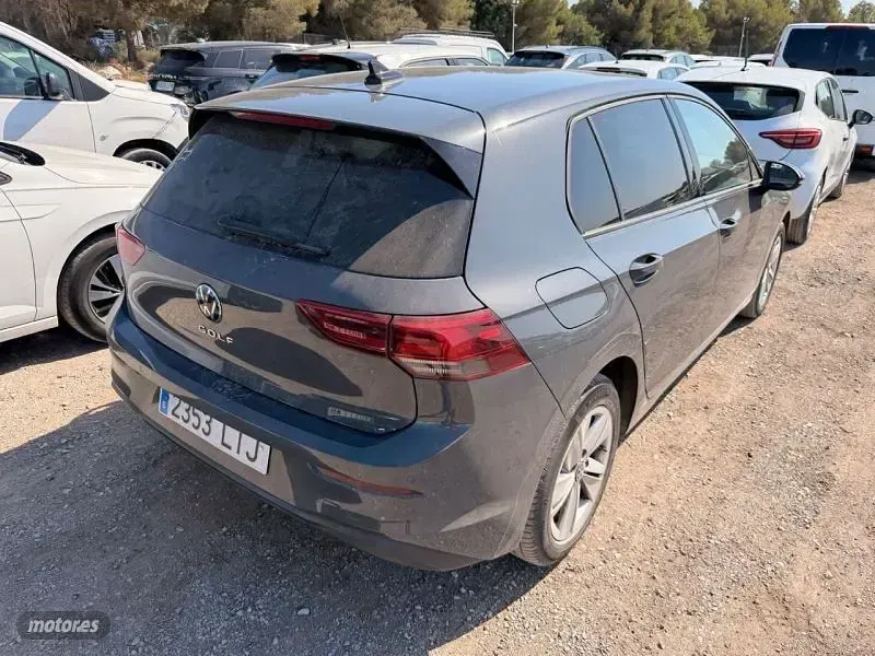 Usado VW Golf VII Life 110 CV (80 kW) 2021 Gris Utilitario
