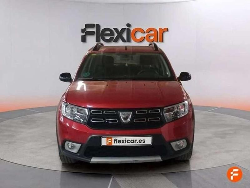 Usado Dacia Sandero Essentiel 90 CV (66 kW) 2018 Rojo Utilitario
