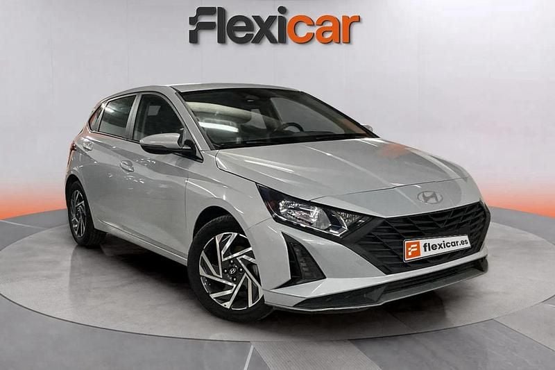Gris Usado 2024 Hyundai i20 Berlina | 12.690 € (Super precio) - Imagen 1/4