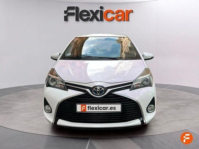 Usado Toyota Yaris Hybrid Advance 100 CV (73 kW) 2016 Blanco Berlina