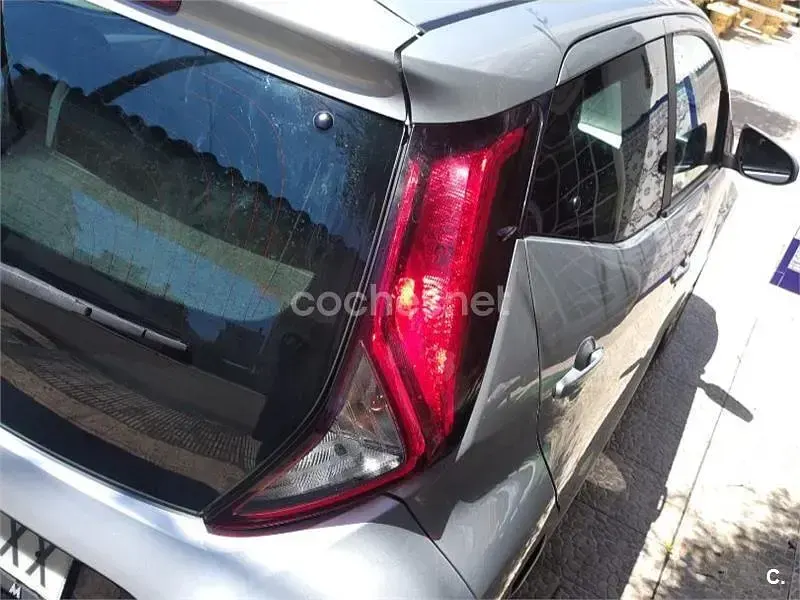 Usado Toyota Aygo X-cite 72 CV (52 kW) 2019 Gris / plata Utilitario