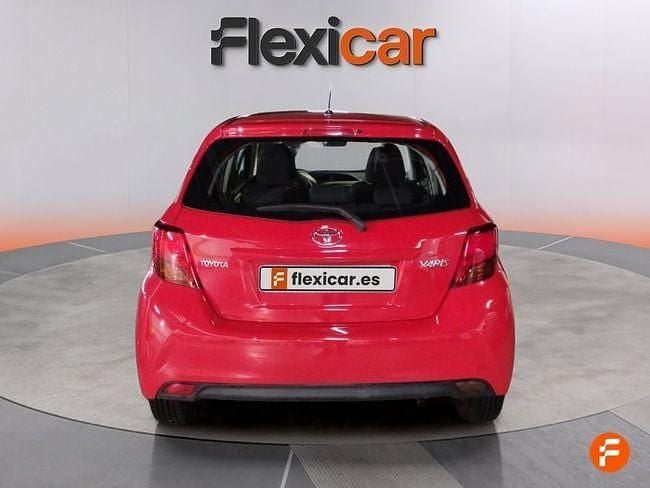 Usado Toyota Yaris Active 69 CV (50 kW) 2017 Rojo