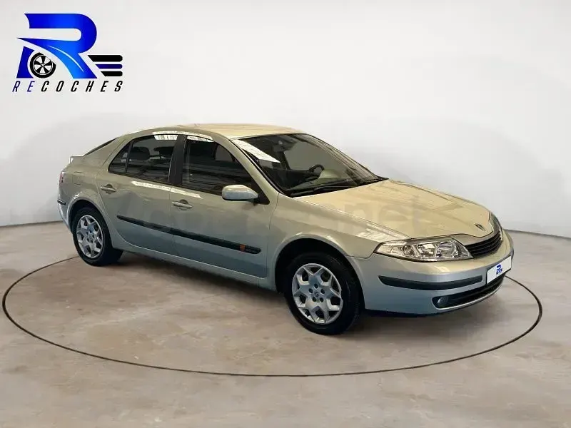Usado Renault Laguna II Expression 135 CV (99 kW) 2004 Gris / plata Berlina