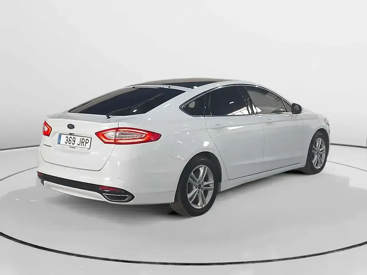 Usado Ford Mondeo Titanium 180 CV (132 kW) 2016 Blanco Berlina