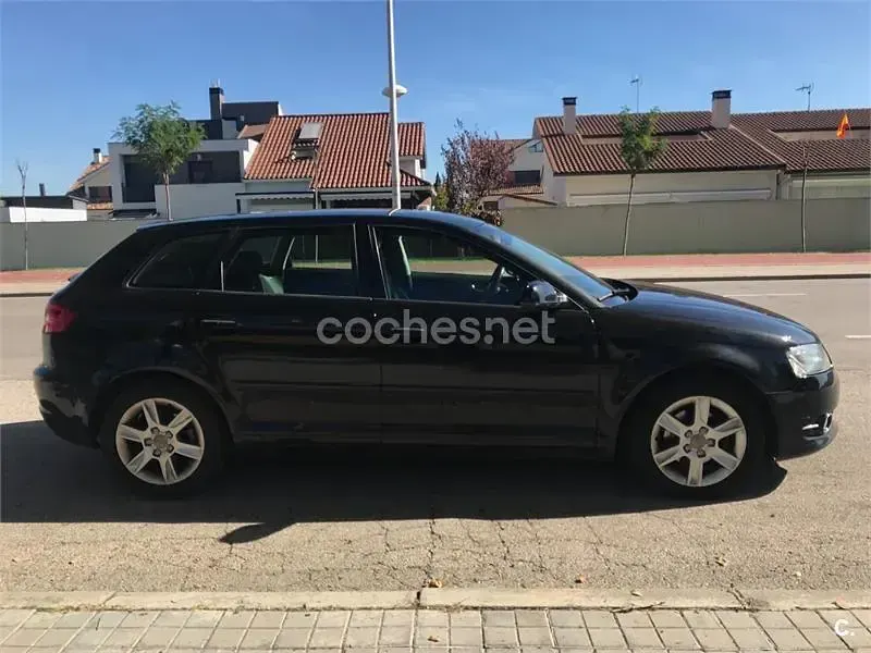 Usado Audi A3 Attraction 105 CV (77 kW) 2012 Negro Utilitario