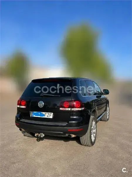 Usado VW Touareg 225 CV (165 kW) 2008 Negro SUV