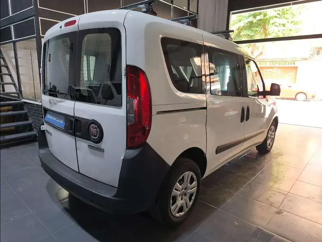 Usado Fiat Doblò Pop 94 CV (69 kW) 2017 Blanco Monovolumen
