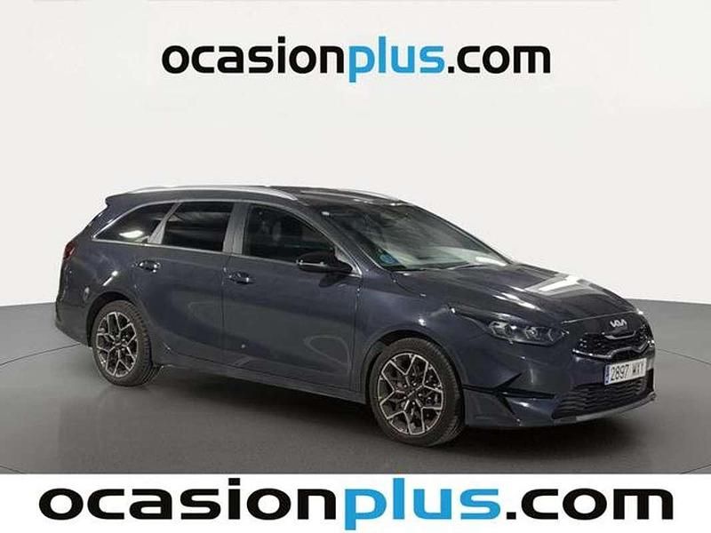 Usado Kia Ceed Style 101 CV (74 kW) 2025 Gris Utilitario