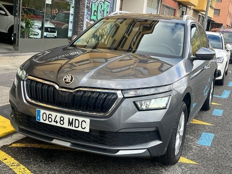 Usado Skoda Kamiq Ambition 110 CV (80 kW) 2023 Gris / plata SUV