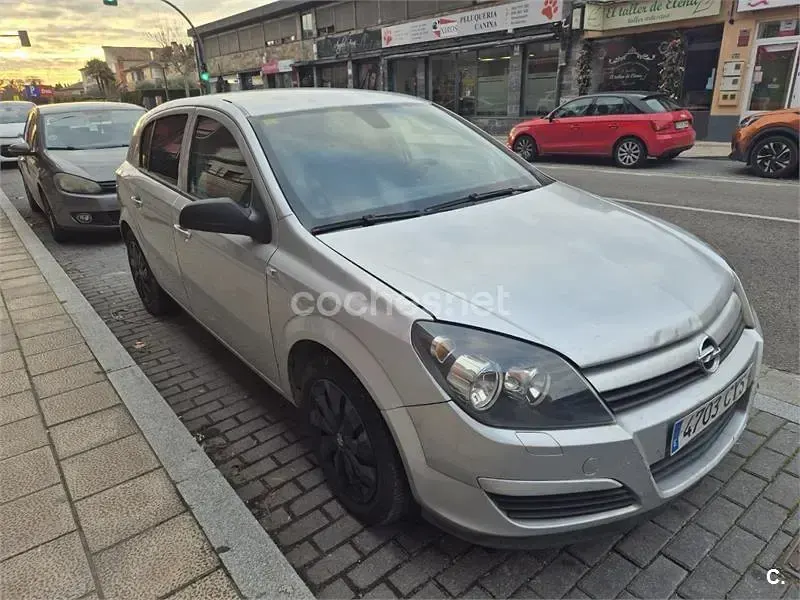 Usado Opel Astra Enjoy 80 CV (58 kW) 2004 Gris / plata Berlina