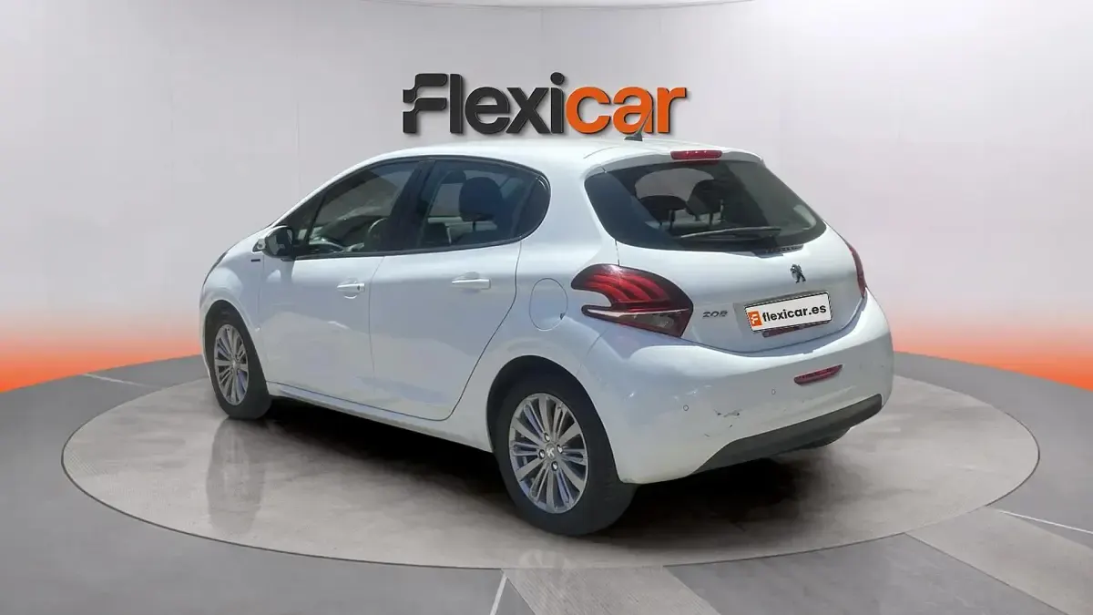 Usado Peugeot 208 Signature Sky 110 CV (80 kW) 2018 Blanco Utilitario