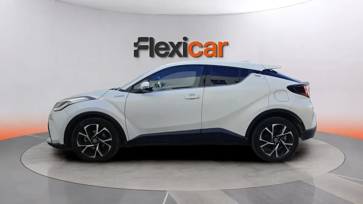 Begagnad Toyota C-HR Advance 122 HK (89 kW) 2021 Vit SUV