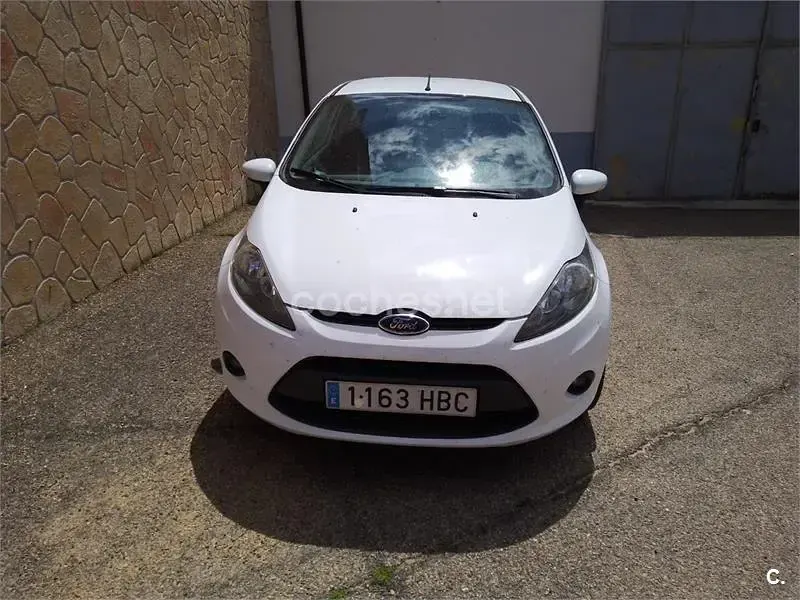 Usado Ford Fiesta Trend 95 CV (69 kW) 2010 Blanco Berlina