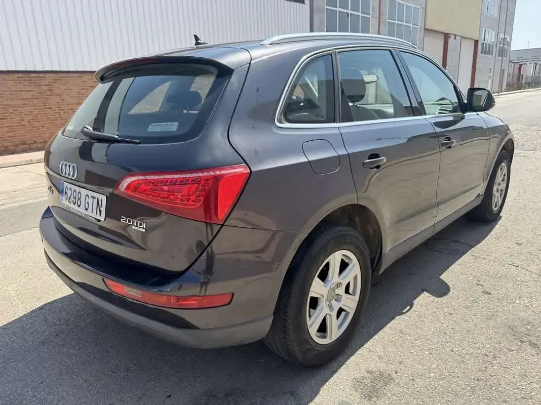 Usado Audi Q5 170 CV (125 kW) 2010 Gris SUV