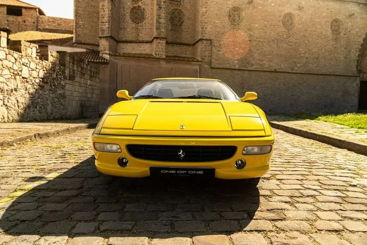 Usado Ferrari F355 381 CV (280 kW) 1995 Amarillo Coupe