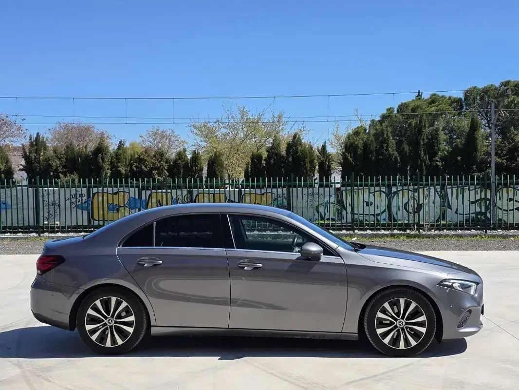 Usado Mercedes A220 190 CV (139 kW) 2021 Gris Utilitario